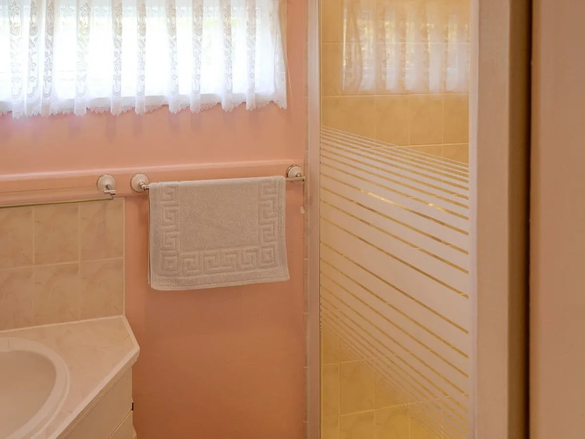 Clean, modern shower room and washroom facilities